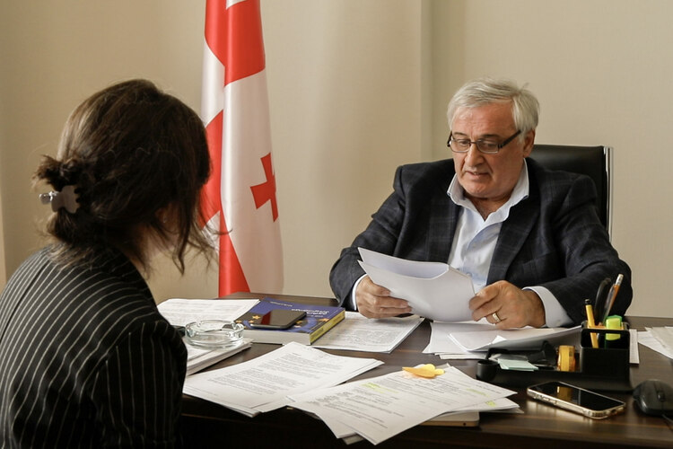 Dilar Khabuliani speaks to a reporter eidqiqzrikdrkm